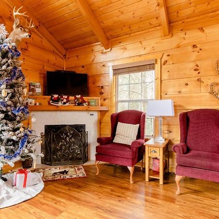 Cozy Cabin W/Hot Tub & Wifi In Gatlinburg Villa Esterno foto