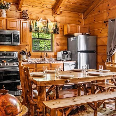 Cozy Cabin W/Hot Tub & Wifi In Gatlinburg Villa Esterno foto