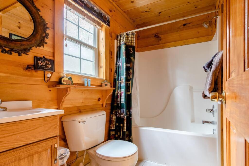 Cozy Cabin W/Hot Tub & Wifi In Gatlinburg Villa Esterno foto