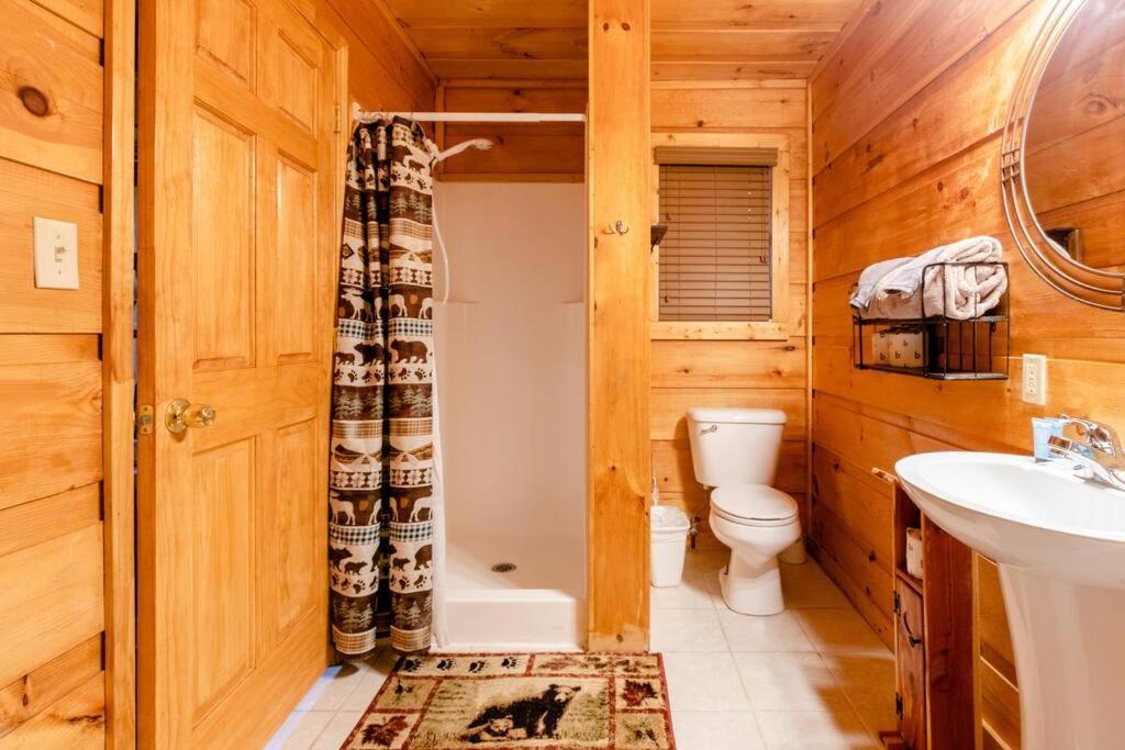 Cozy Cabin W/Hot Tub & Wifi In Gatlinburg Villa Esterno foto
