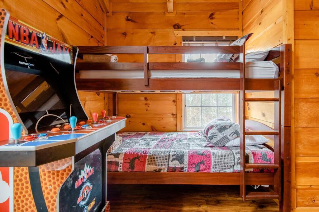 Cozy Cabin W/Hot Tub & Wifi In Gatlinburg Villa Esterno foto