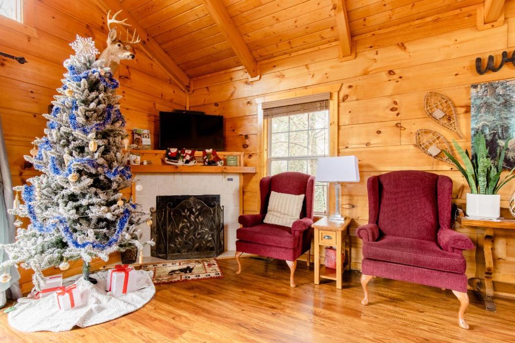 Cozy Cabin W/Hot Tub & Wifi In Gatlinburg Villa Esterno foto