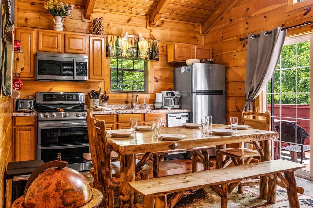 Cozy Cabin W/Hot Tub & Wifi In Gatlinburg Villa Esterno foto